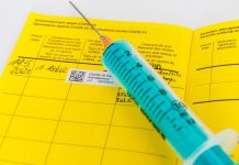 Prokuratura w Niemczech prowadzi śledztwo w sprawie lekarki z Hamburga, której zarzuca się wystawianie fałszywych zaświadczeń o szczepieniu przeciw COVID-19