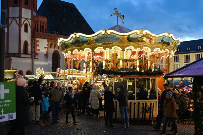Niemcy: Fala fałszywych ulotek na jarmarkach świątecznych. Ulm ostrzega mieszkańców