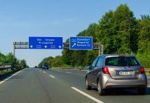 Jazda środkowym pasem w Niemczech: Czy to dozwolone?