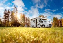 Na wakacje kamperem: gdzie można przenocować, a gdzie nie
