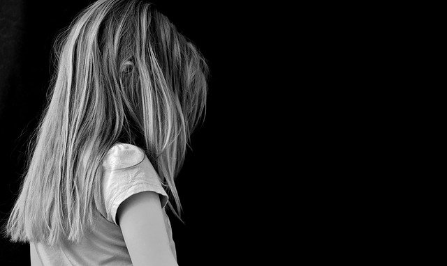 Niemcy: w 2022 r. aż 17 tys. dzieci doświadczyło przemocy seksualnej