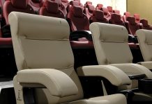 Przypadkowe odkrycie w kinie w Nadrenii Północnej-Westfalii: po 23 latach znaleziono portfel, który utknął między fotelami