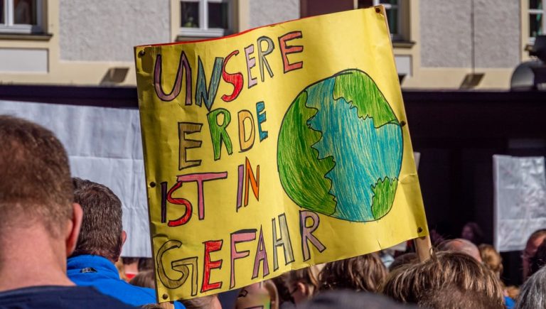 Kryzys klimatyczny, zmiany społeczne: najnowsze wyniki badań pokazują, że Niemcy z niepokojem patrzą w przyszłość