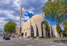 Miasto Kolonia zezwala wspólnotom meczetowym na nawoływanie muezina na piątkowe modlitwy