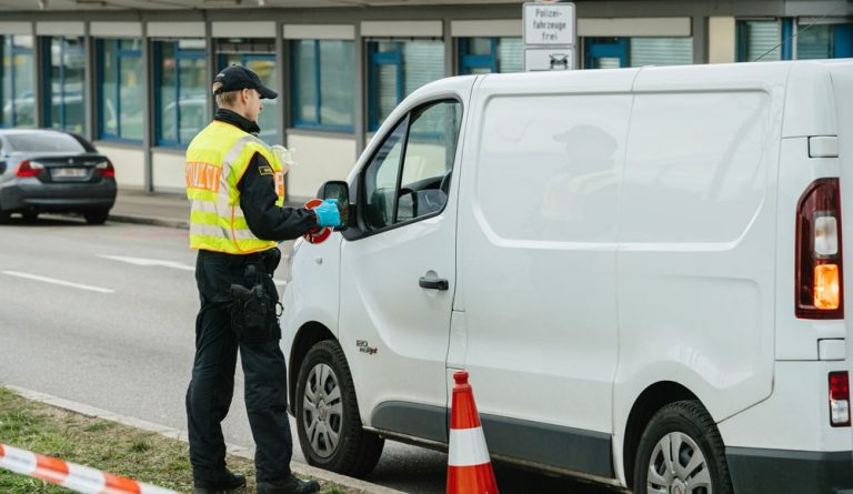 Niemcy: Policja federalna rozpoczyna kontrole graniczne