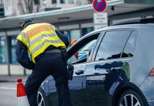 Niemiecka policja zatrzymała Polaka, który próbował przekroczyć granicę ze sfałszowanym wynikiem testu na koronawirusa