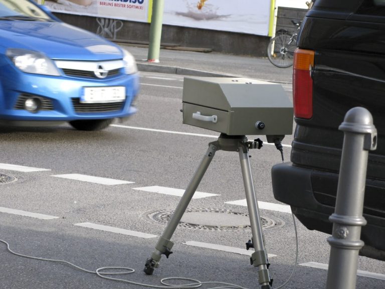 W Niemczech wycofuje się popularny fotoradar: Oto co to oznacza dla kierowców!