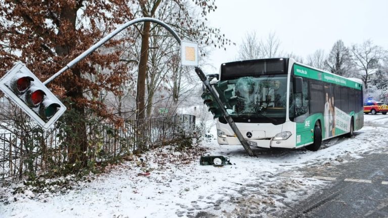 Atak zimy w Niemczech: 250 km korków w Nadrenii Północnej-Westfalii