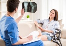 Dłuższe zwolnienie lekarskie w Niemczech: jeśli zasiłek chorobowy nie wystarcza na utrzymanie, można ubiegać się o dodatek mieszkaniowy