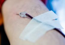 Lauterbach chce położyć kres dyskryminacji homoseksualnych dawców krwi