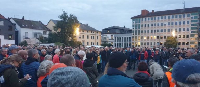 Nadrenia-Palatynat: podczas demonstracji 450 osób żądało zmniejszenia liczby uchodźców w Kusel