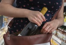 Zaskakujące wyznanie złodziejki sklepowej: 58-latka z Nadrenii-Palatynatu kradła „prawie codziennie” od wielu lat