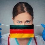 lekarz w maseczce ochronnej niemcy