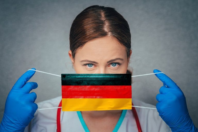 Niemcy: Od poniedziałku posiadanie maseczki ochronnej na twarz stanie się w Saksonii obowiązkowe!