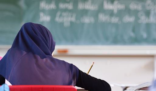 Niemcy: Stowarzyszenie nauczycieli chce wprowadzić lekcje islamu pod nadzorem państwa