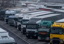 Niemcy: Złodzieje ukradli 700 litrów oleju napędowego z ciężarówki, podczas gdy kierowca spał