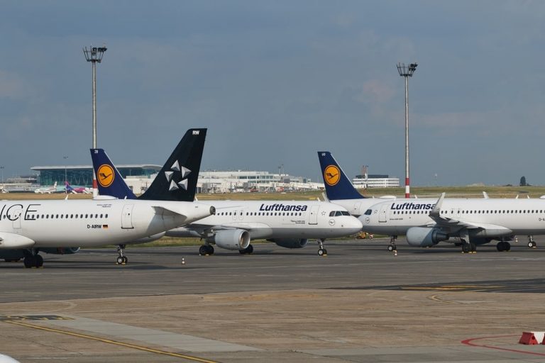 Lufthansa domaga się odszkodowania w wysokości 740 tys. euro od aktywistów klimatycznych, którzy blokowali lotniska w Niemczech