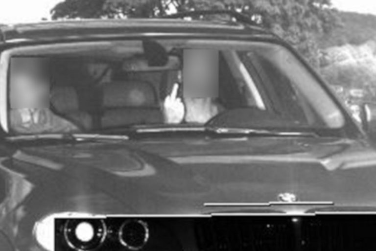 Niemcy: 1200€ mandatu zamiast 20€ – wszystko z powodu środkowego palca skierowanego w stronę fotoradaru