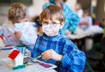 Stowarzyszenia nauczycieli w Niemczech domagają się wprowadzenia obowiązku noszenia maseczek przez uczniów w sezonie jesienno-zimowym