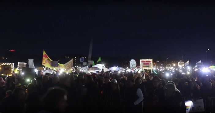 Monachium: 100 000 osób na demonstracji „Morze świateł dla demokracji”