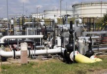 Moskwa twierdzi, że Berlin i Warszawa nadal zamawiają rosyjską ropę mimo embarga