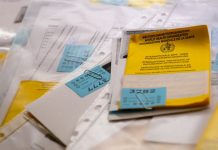 Akcja policji w czterech krajach związkowych z powodu sfałszowanych kart szczepień