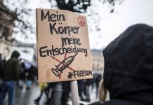 „Krwawy sprzeciw” w Niemczech: wysocy rangą politycy otrzymali listy z pogróżkami i z mięsem