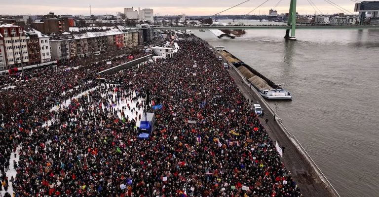 30 tysięcy czy 70 tysięcy? Oto, jak jest w Niemczech obliczana liczba uczestników demonstracji