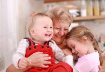 Babcia jako opiekunka do dziecka: czy związane z tym koszty można w Niemczech odliczyć od podatku?