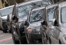 Niemcy: opłaty za parkowanie dla mieszkańców są zbyt niskie – 10,20 euro w Berlinie, 1309 euro w Sztokholmie