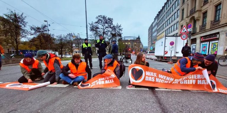 Aktywiści klimatyczni zablokowali Karlsplatz w Monachium