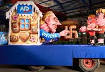 Liderka AfD przedstawiona jako czarownica ze swastyką na paradzie karnawałowej w Düsseldorfie