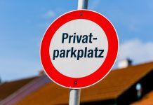 Zablokowane miejsce parkingowe: czy na gruncie niemieckiego prawa można zlecić odholowanie samochodu sąsiada?