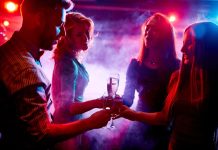 „Mojego szefa nie powinno interesować to, co robię w czasie wolnym od pracy” – Oto co na to niemieckie prawo pracy!