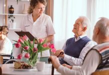 Przeprowadzka do domu opieki: tyle pieniędzy mogą mieć emeryci w Niemczech na swoim koncie