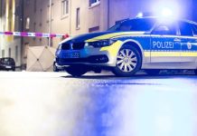 Dramatyczny akt przemocy w Schwanewede – mężczyzna zaatakował rodzinę młotkiem, a następnie zginął w płomieniach