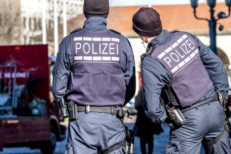 Stuttgart: Mężczyzna zaatakował mieczem policjantów i został zastrzelony!