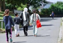 Niemcy: zmiany w polityce migracyjnej, nie będzie już łączenia rodzin uchodźców