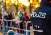 Setki przeciwników obostrzeń na nielegalnej demonstracji w Norymberdze, na policję spadła fala krytyki