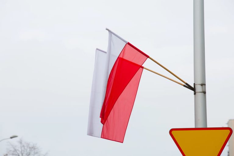 Niemieckie media: Polskie flagi prowokują na moście we Frankfurcie nad Odrą