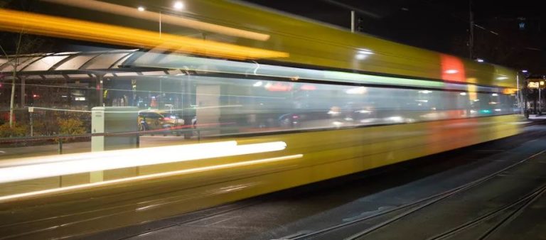 Młodzi mężczyźni jechali przez Brunszwik porwanym tramwajem