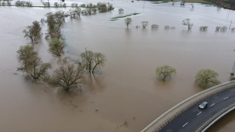 Powodzie w Hesji: Intensywne opady powodem gwałtownego wzrostu poziomu wód w rzekach