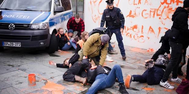 Berlin: „Ostatnie pokolenie” zaatakowało urząd kanclerski