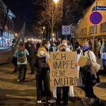 protesty przeciw demonstracjom przed szpitalem uniwersyteckim w Dreznie