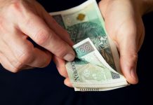 8 tys. 409 złotych brutto miesięcznie – tyle zarabia przeciętny Polak!