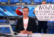 Po proteście antywojennym w państwowej telewizji w Rosji: Ślad po bohaterskiej dziennikarce zaginął