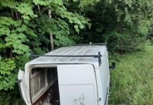 Chemnitz: Przemytnik ludzi wyskoczył z jadącej furgonetki. Trzech uchodźców zostało rannych