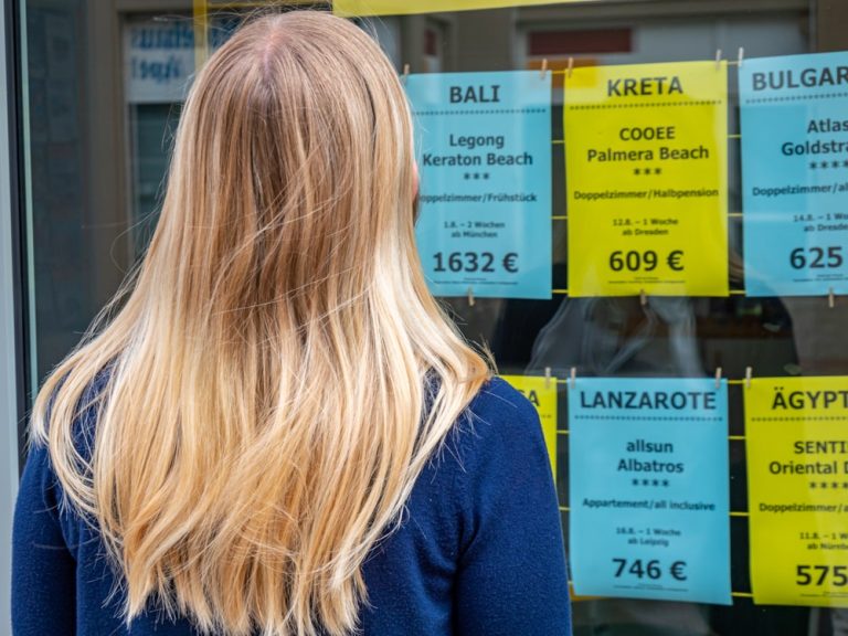 Wycieczka zorganizowana – czy jej cena może wzrosnąć już po dokonaniu rezerwacji?