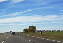 Polak jechał rowerem po autostradzie A20 w Niemczech, chciał się dostać do Szczecina