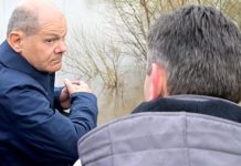 Scholz obrażany przez przechodniów na terenach powodziowych